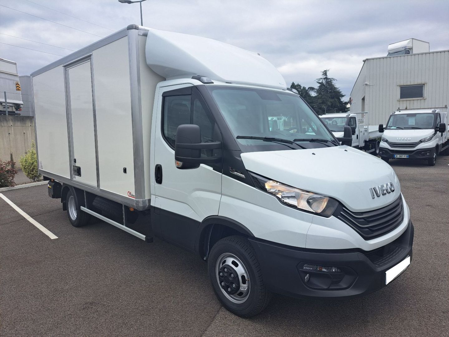 IVECO DAILY 35C18 A8 CAISSE HAYON MOINS DE 3M 59300E HT