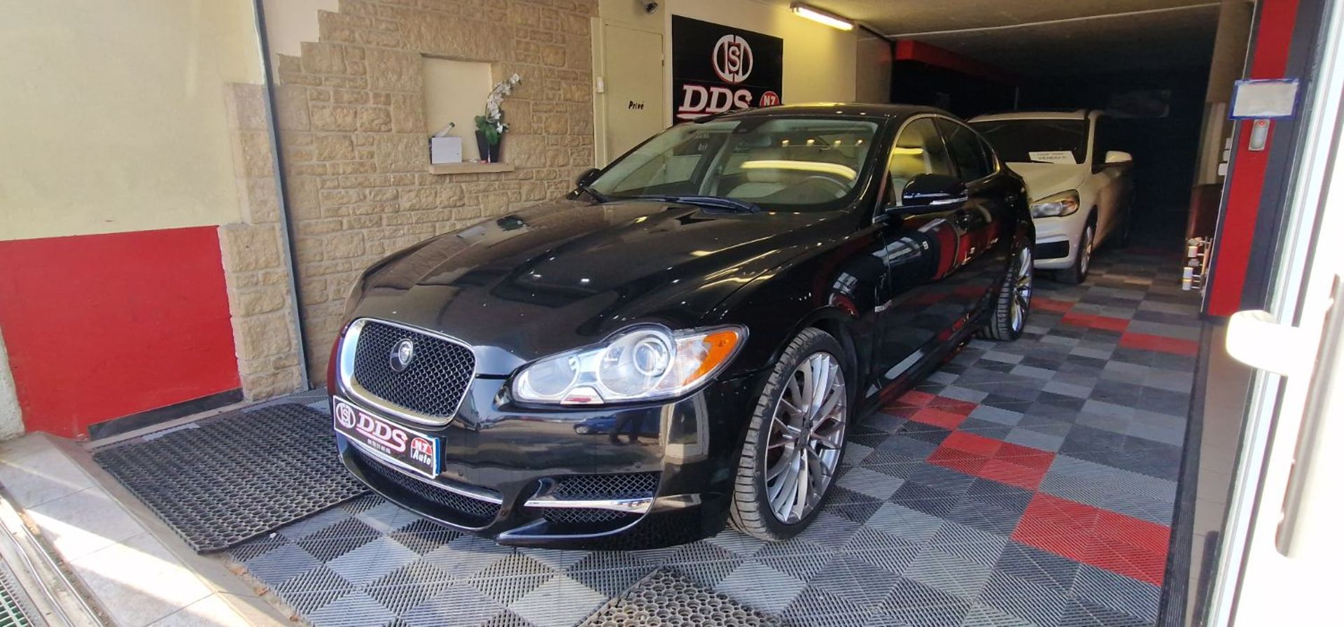 JAGUAR XF - 3L V6 LUXURY S (2011)