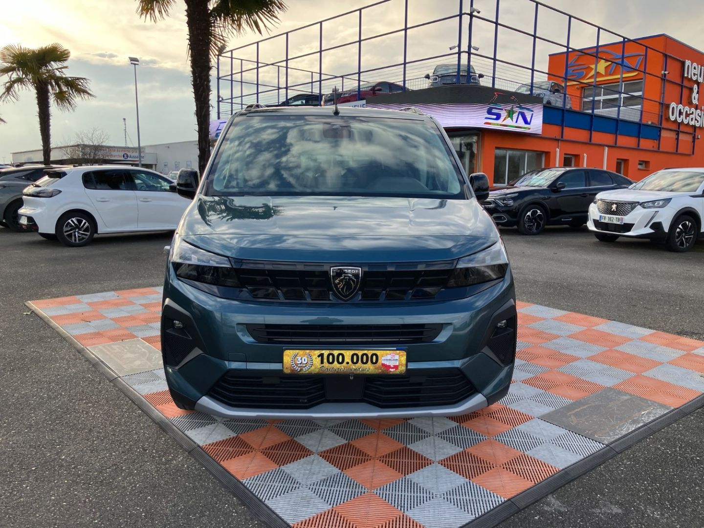 PEUGEOT RIFTER - BLUEHDI 130 EAT8 GT PACK TECHNO & CONNECT (2025)