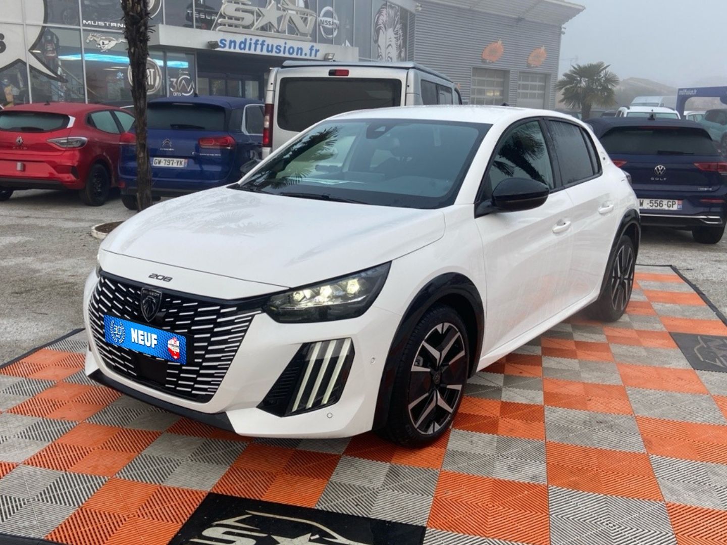 PEUGEOT 208 - HYBRID 136 GT E-DCS6 GPS CAMÉRA 360° (2024)