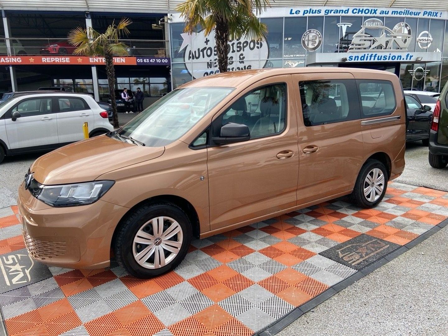 VOLKSWAGEN CADDY MAXI - 2.0 TDI 102 BV6 ORIGIN 7PL Caméra