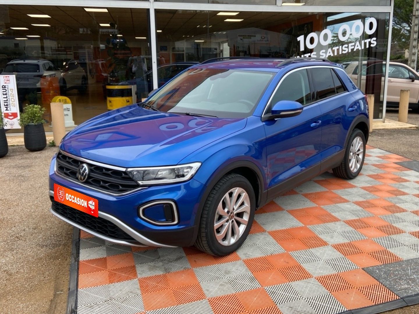 VOLKSWAGEN T-ROC - 1.0 TSI 110 BV6 LIFE PLUS JA 17" BARRES (2024)