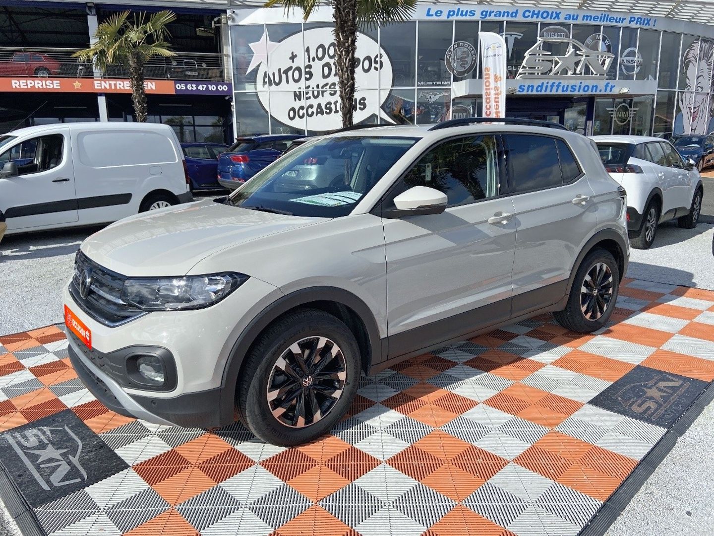 VOLKSWAGEN T-CROSS - 1.0 TSI 110 BV6 LIFE JA 16" BLACK APP CONNECT (2023)