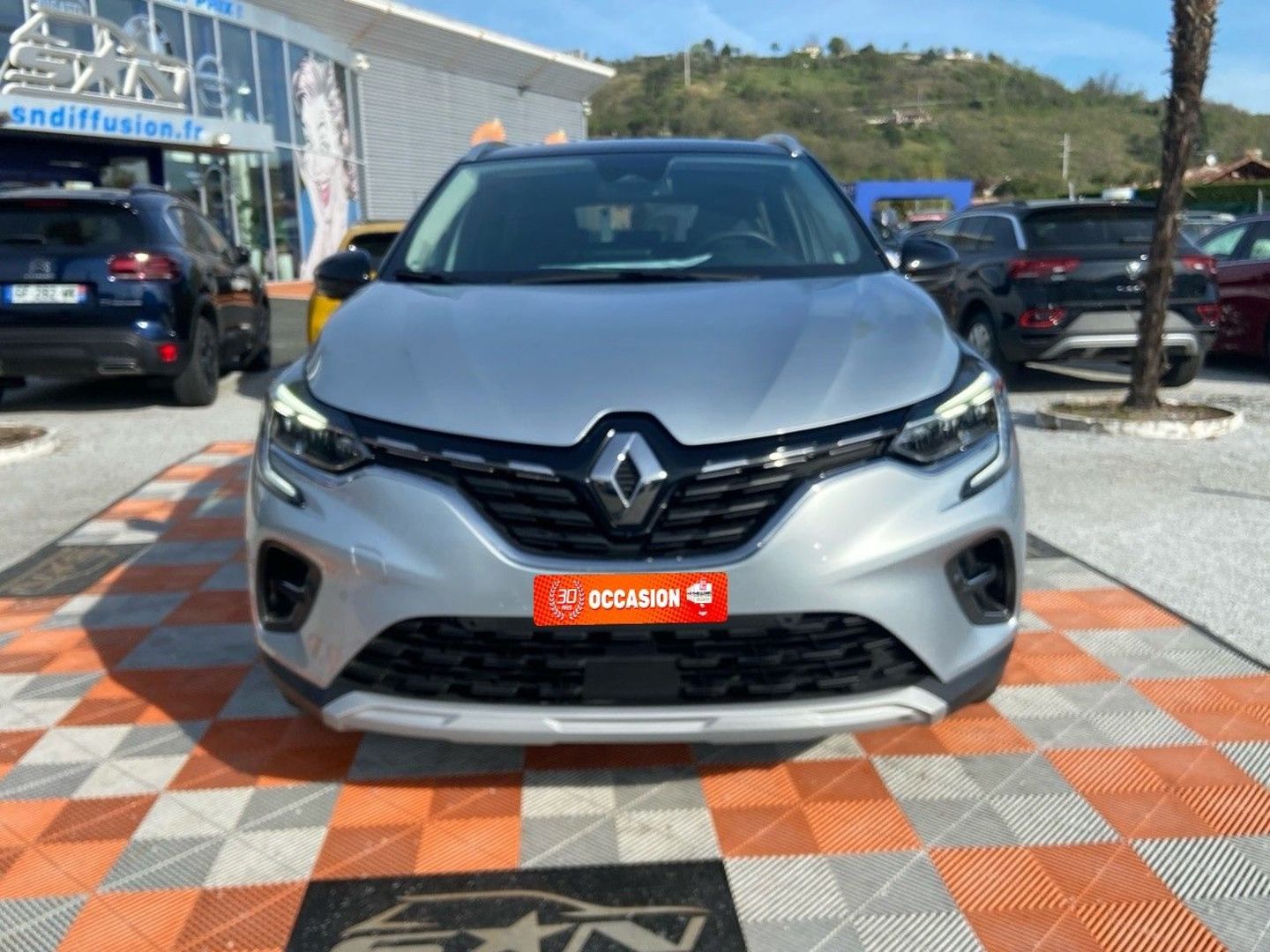RENAULT CAPTUR - TCE 90 BV6 TECHNO GPS 9.3" CAMÉRA 360° BARRES DE TOIT (2024)