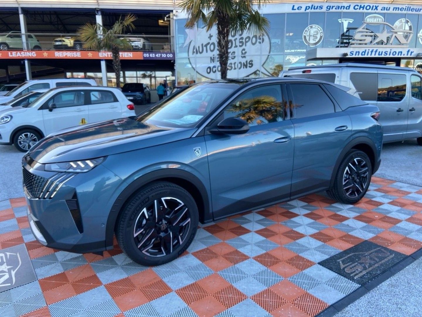 PEUGEOT 3008 - NEW HYBRID 136 E-DCS6 GT PACK TOIT OUVRANT HIFI FOCAL DRIVE ASSIST SELLERIE ALCANTARA (2024)