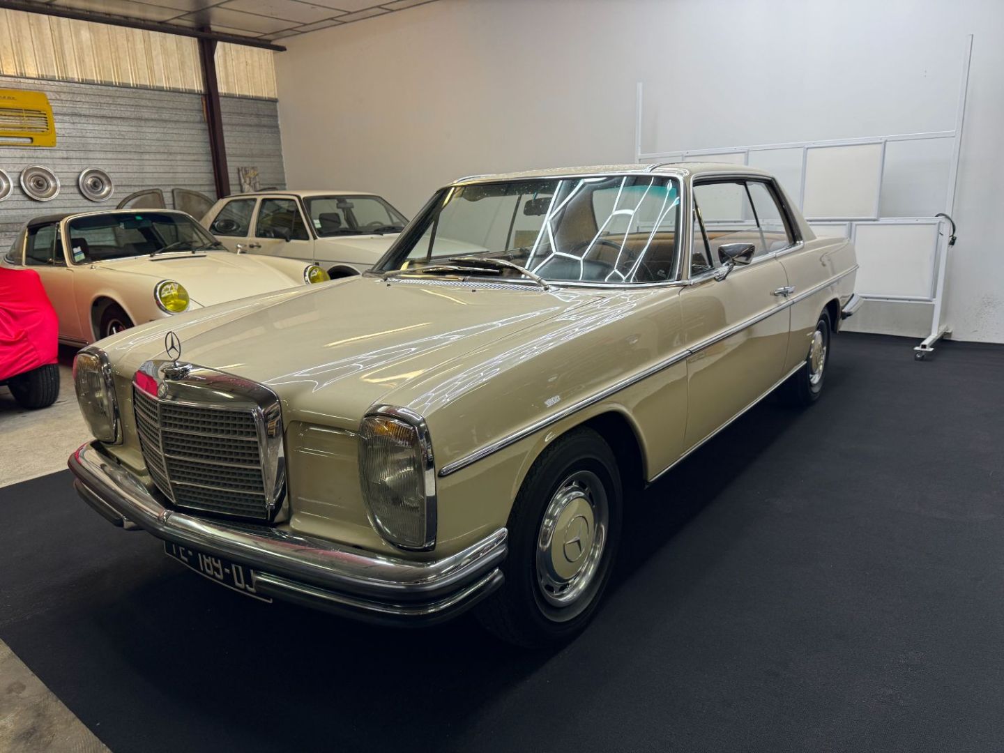 MERCEDES-BENZ 250 CE - W114 (1971)