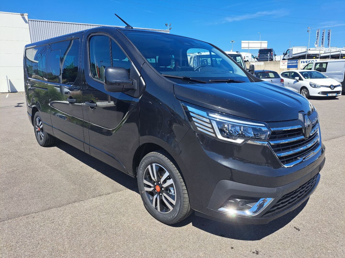 RENAULT NOUVEAU TRAFIC COMBI - COMBI GRAND TECHNO 2.0 BLUE DCI 150 GSR2 EDC 8PL (2024)