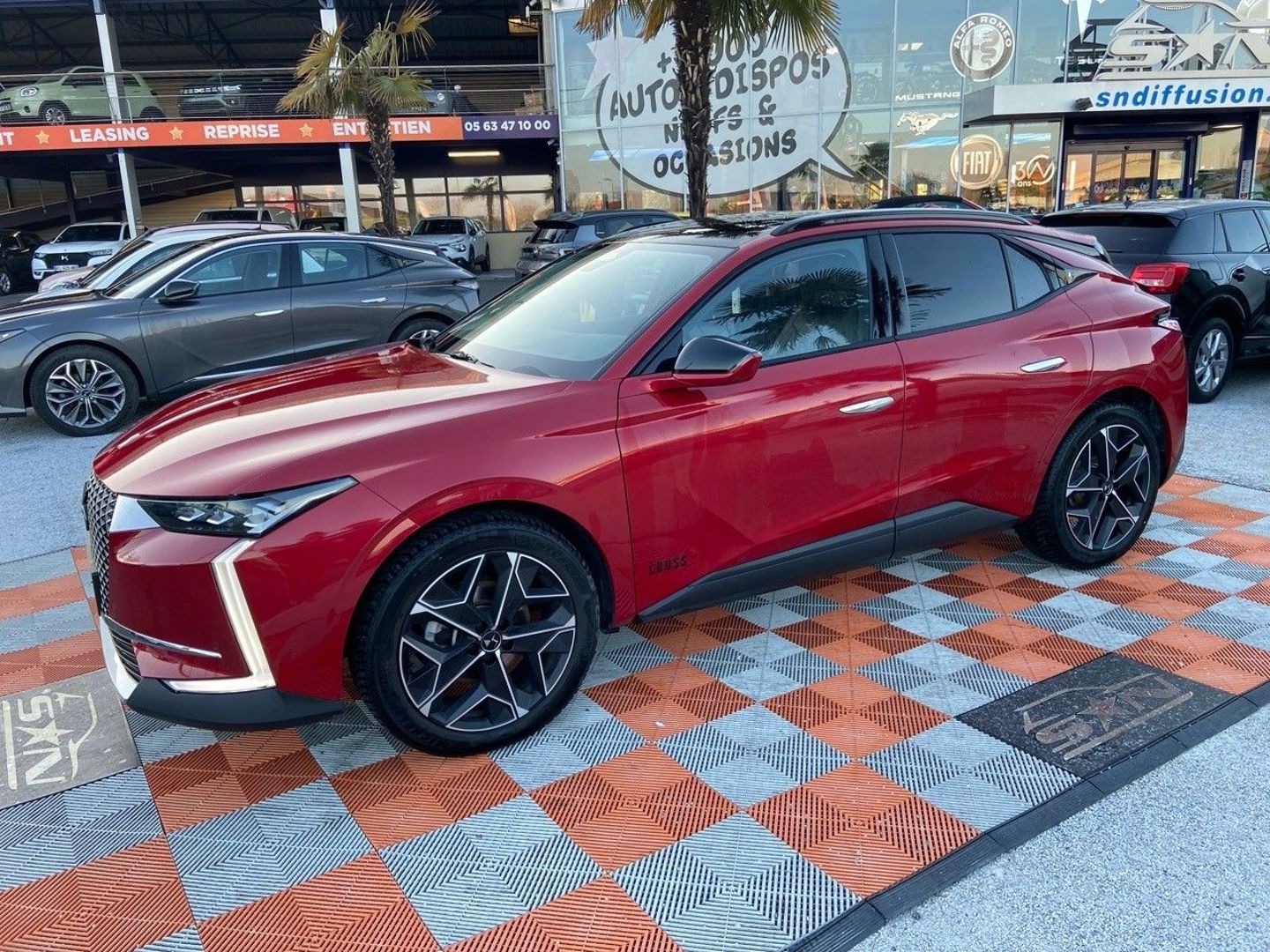 DS DS4 CROSS - BLUEHDI 130 EAT8 RIVOLI CUIR GPS TOIT HAYON CAMÉRA GRIP (2024)