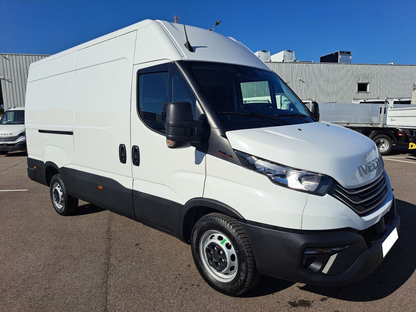 IVECO DAILY FOURGON - 35S18 V12 42900E HT (2025)