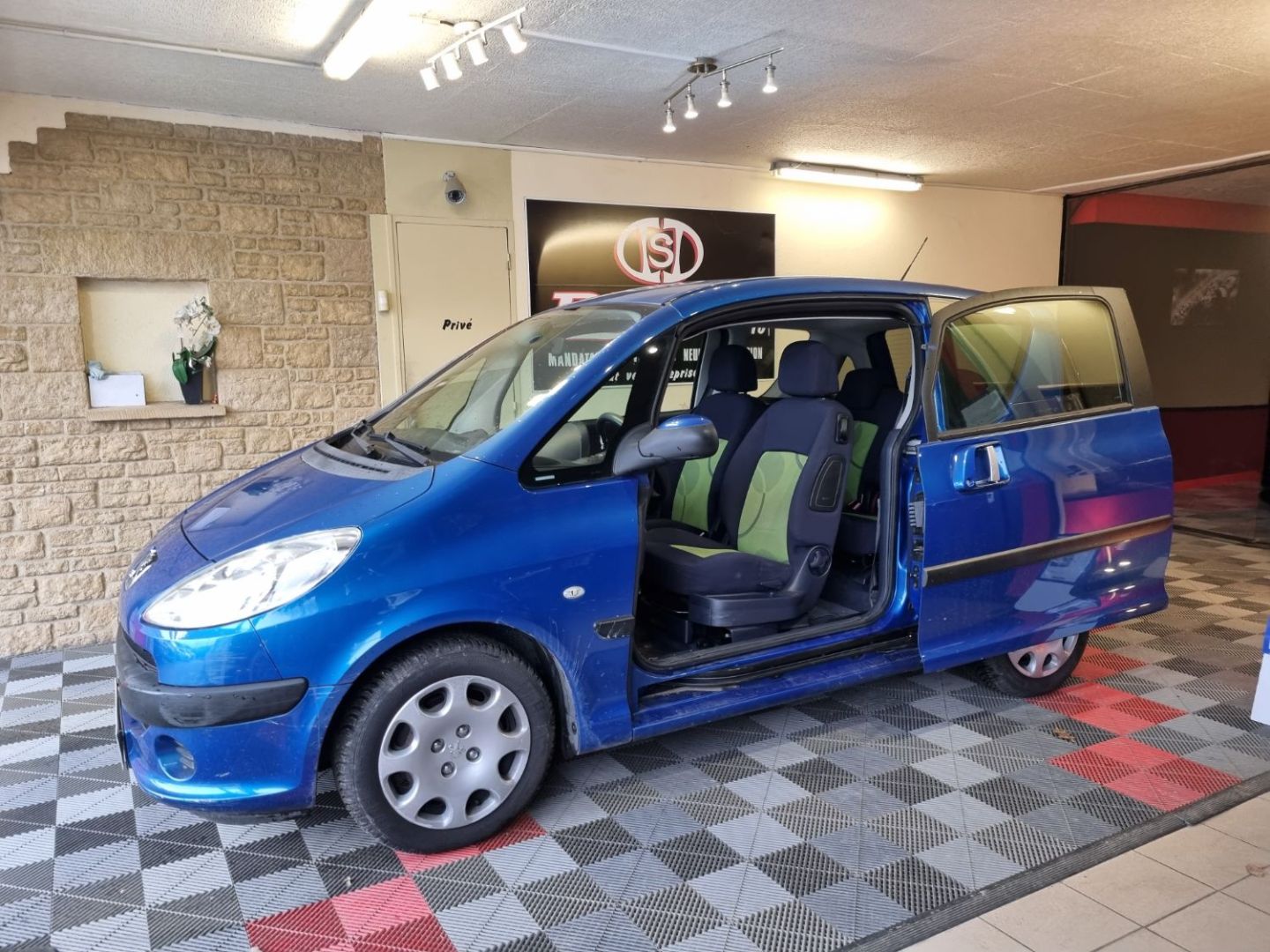 PEUGEOT 1007 - 1.4 HDI SPORTY DISTRI NEUVE CLIM CT OK
