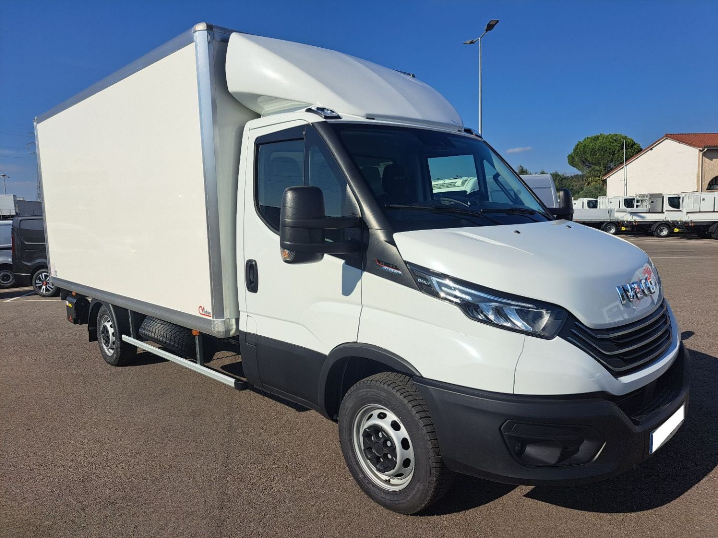 IVECO DAILY - 35S18 A8 CAISSE HAYON 54000E HT