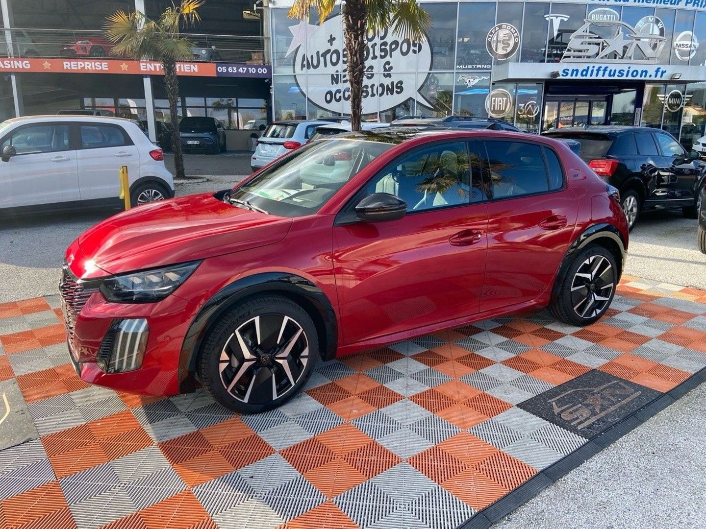 PEUGEOT 208 - Hybrid 136 GT e-DCS6 GPS Toit Pano Caméra 360°