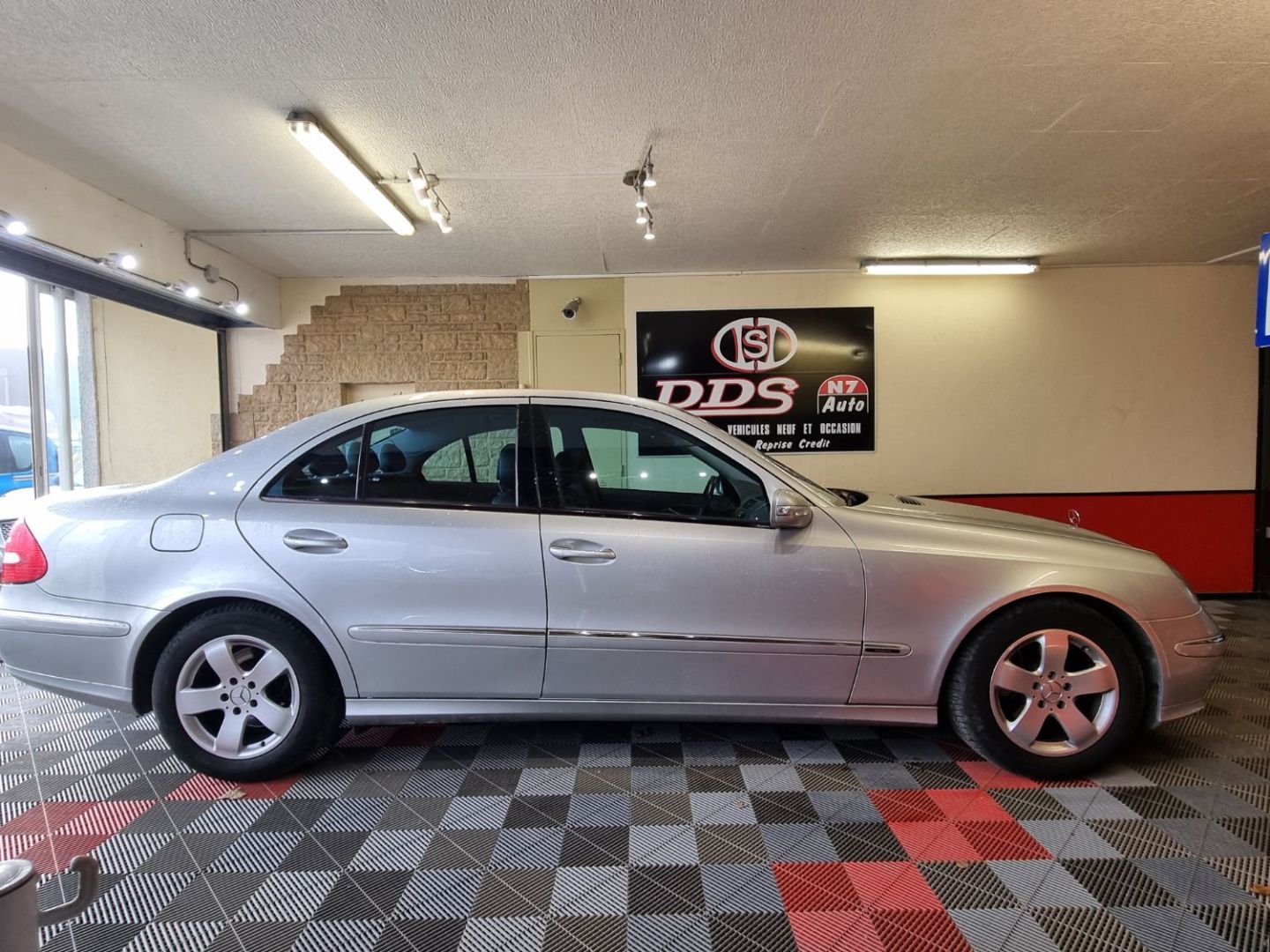 MERCEDES-BENZ CLASSE E III (W211) - TRES BELLE 2.7CDI Avangarde