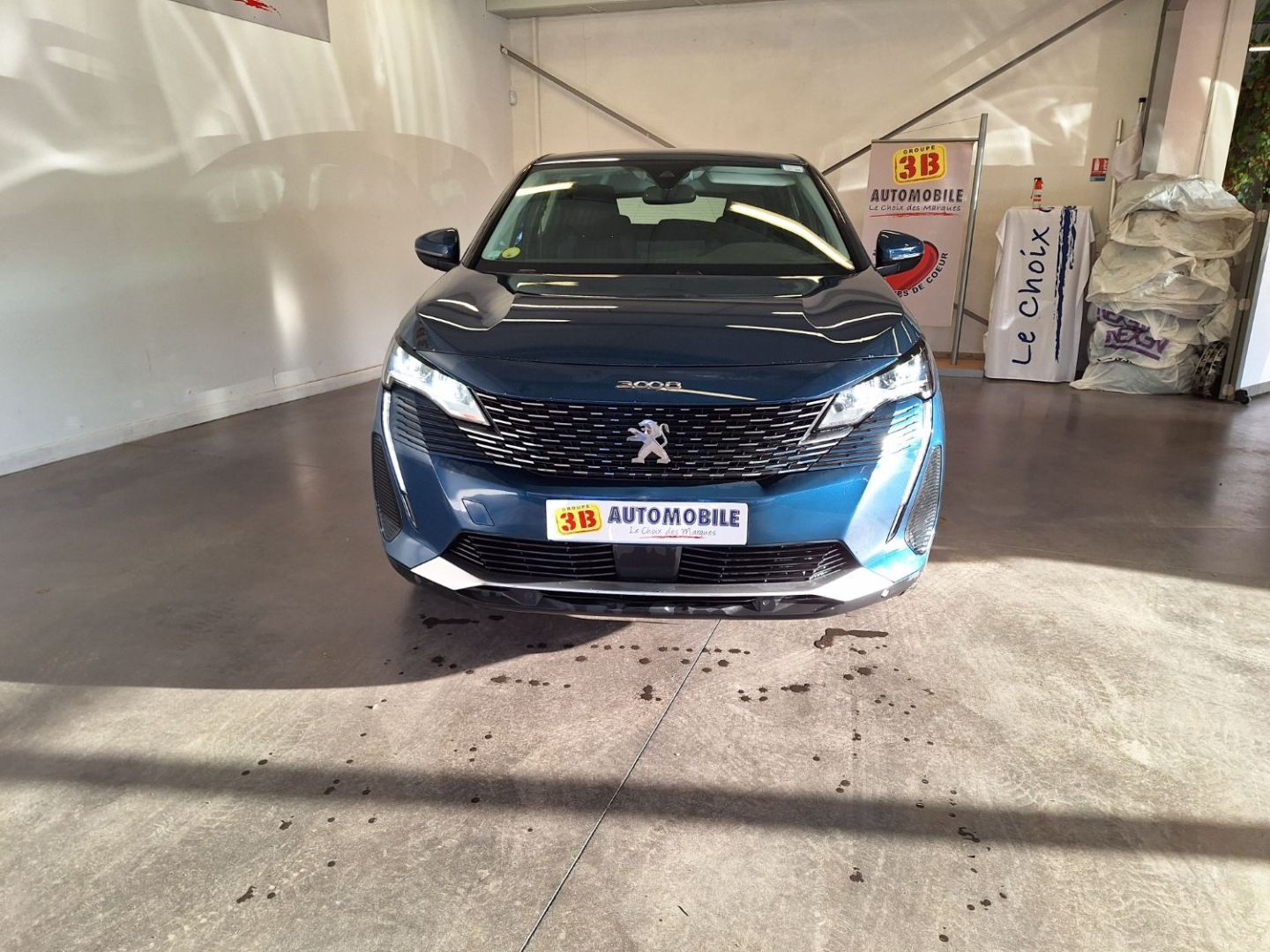 PEUGEOT 3008 - 1.5 BlueHDi 130chEAT8 Business +