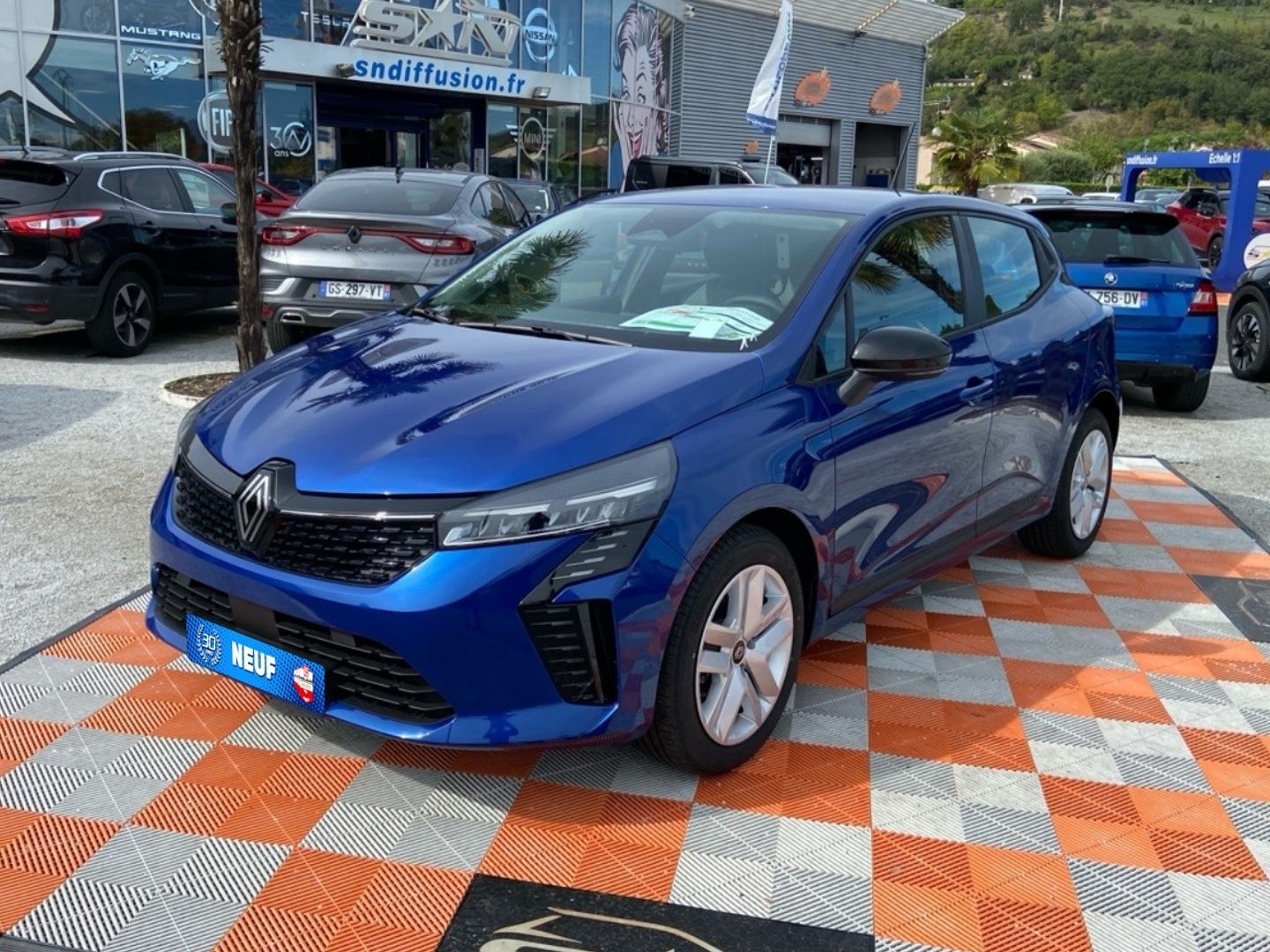 RENAULT CLIO - V DCi 100 BV6 EVOLUTION Ecran Caméra Radar