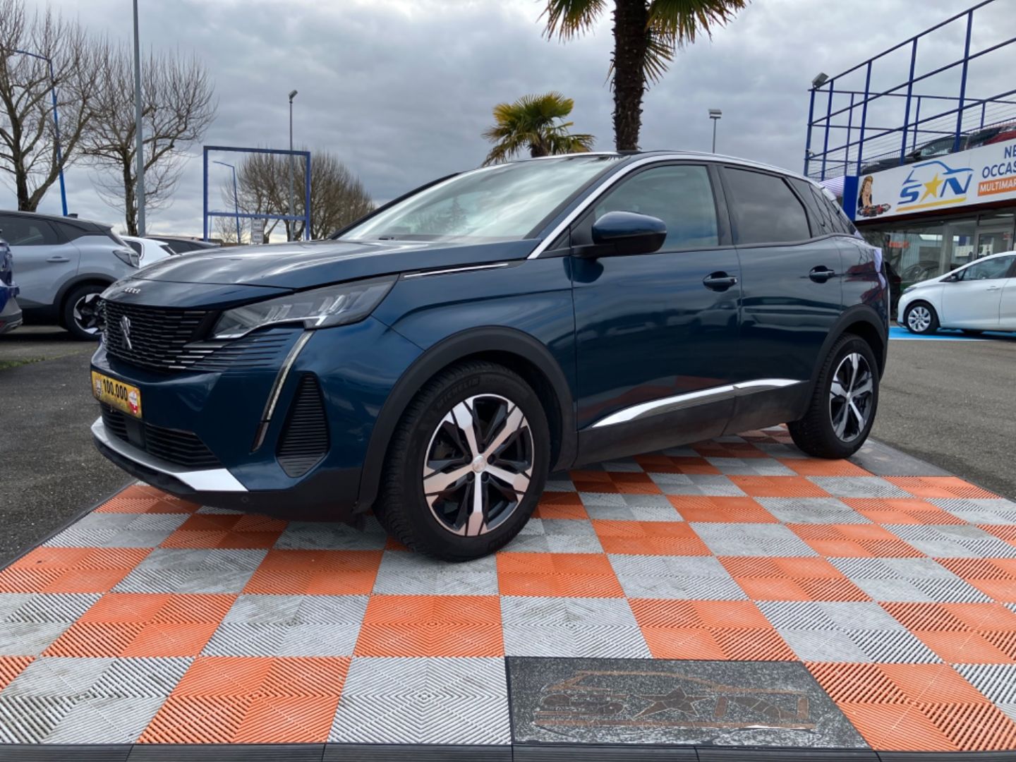 PEUGEOT 3008 - BlueHDi 130 EAT8 ALLURE Grip