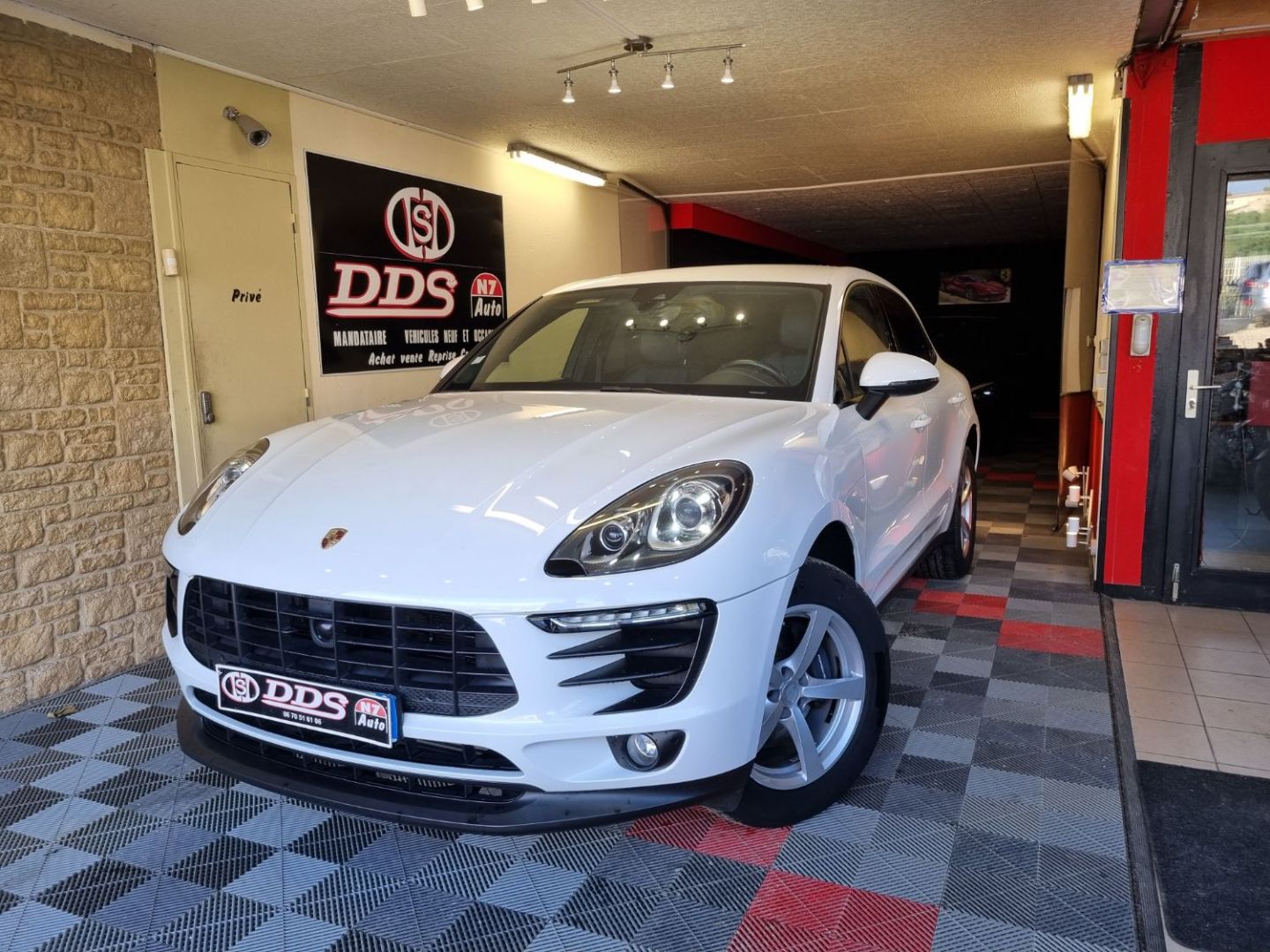 PORSCHE MACAN - 252 SIEGES CHAUFFANT GPS CARNET D'ENTRETIEN