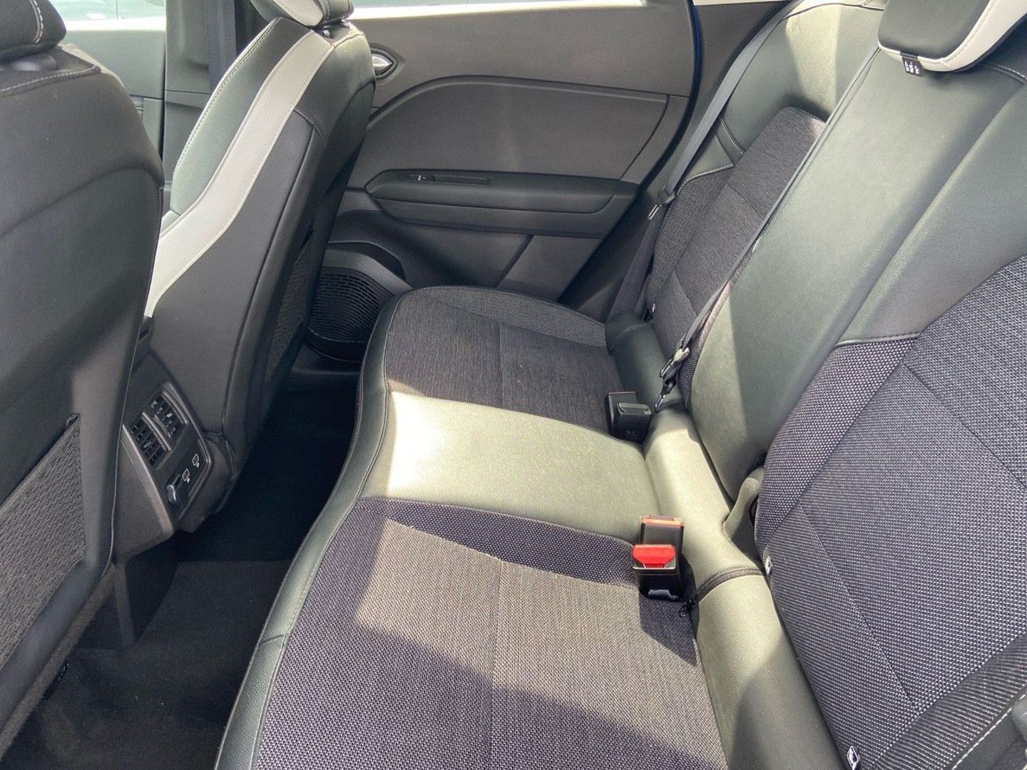 RENAULT CAPTUR - TCe 90 BV6 TECHNO GPS 9.3" Caméra 360° Barres de Toit