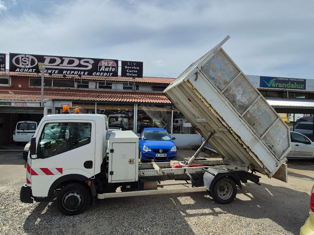 NISSAN CABSTAR - BENNE REHAUSSE COFFRE CLIM REGUL ATTELAGE CT OK