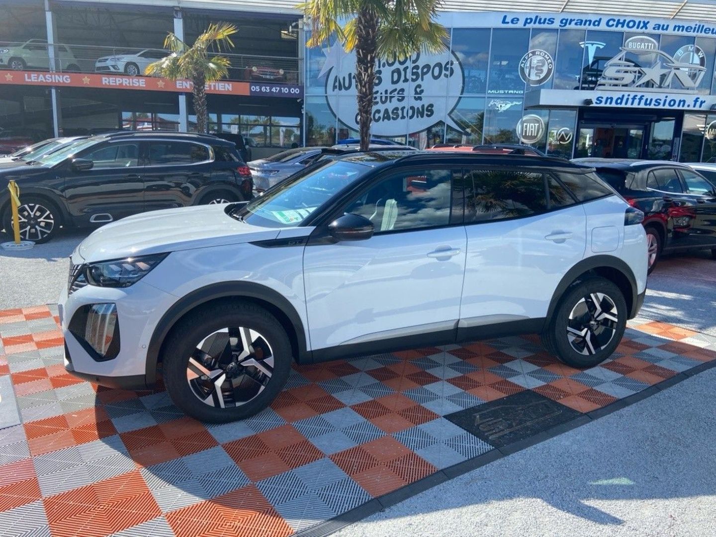 PEUGEOT 2008 - II (2) 1.2 Hybrid 136 GT e-DCS6 GPS Caméra 360°