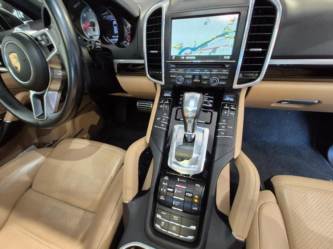 PORSCHE CAYENNE III - 380 CV TOIT OUVRANT GPS PACK CHRONO