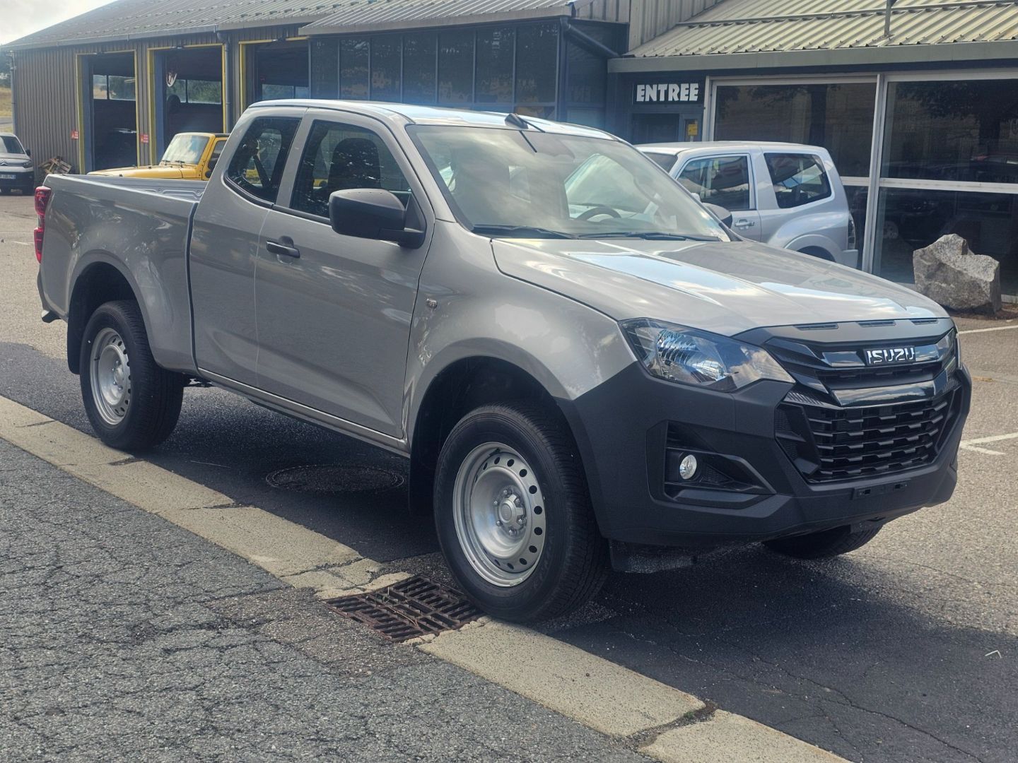 ISUZU D-MAX 2.2L SPACE CABINE M T B-STRONG
