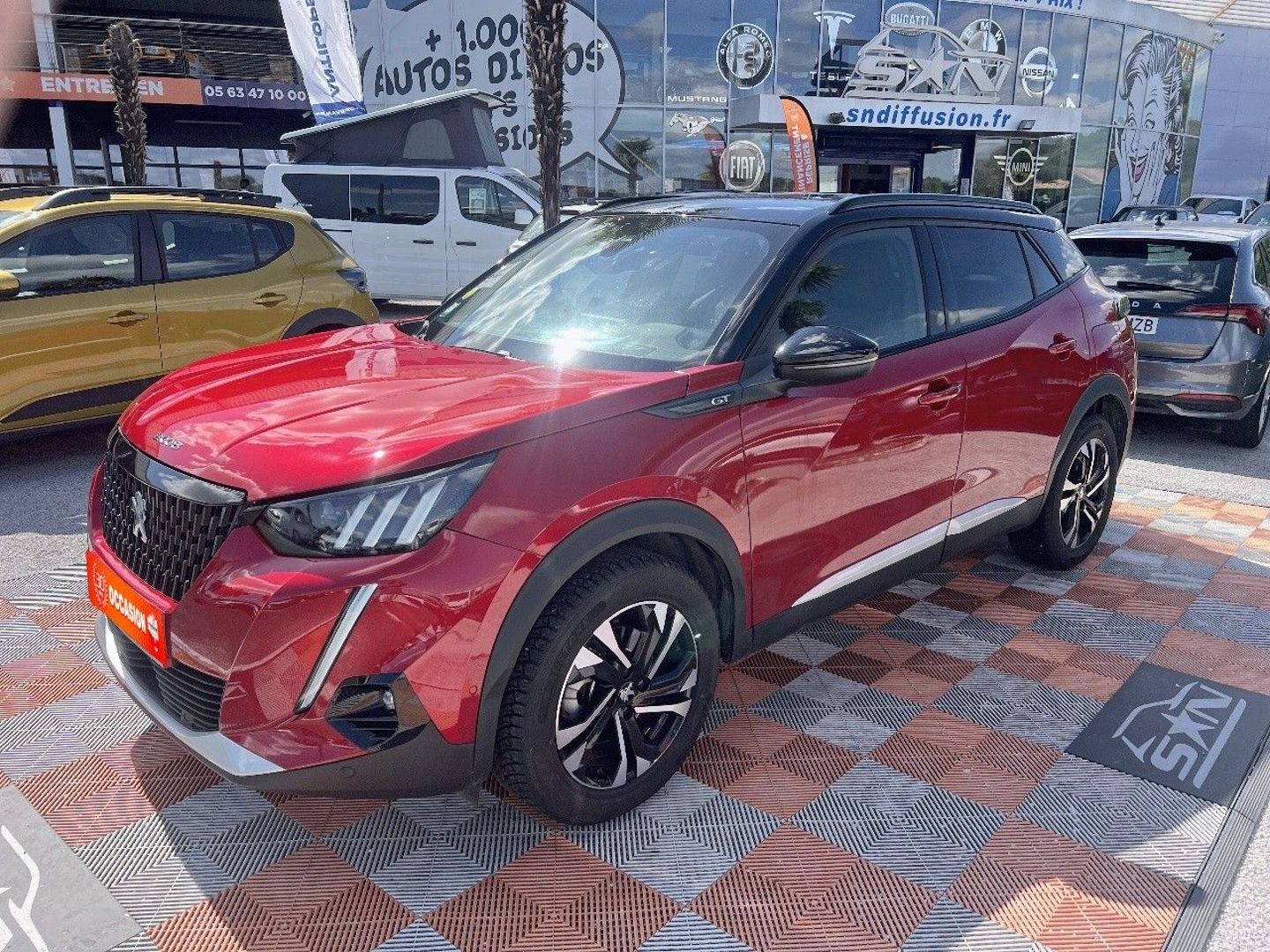 PEUGEOT 2008 BlueHDi 130 EAT8 GT Grip Angles Morts