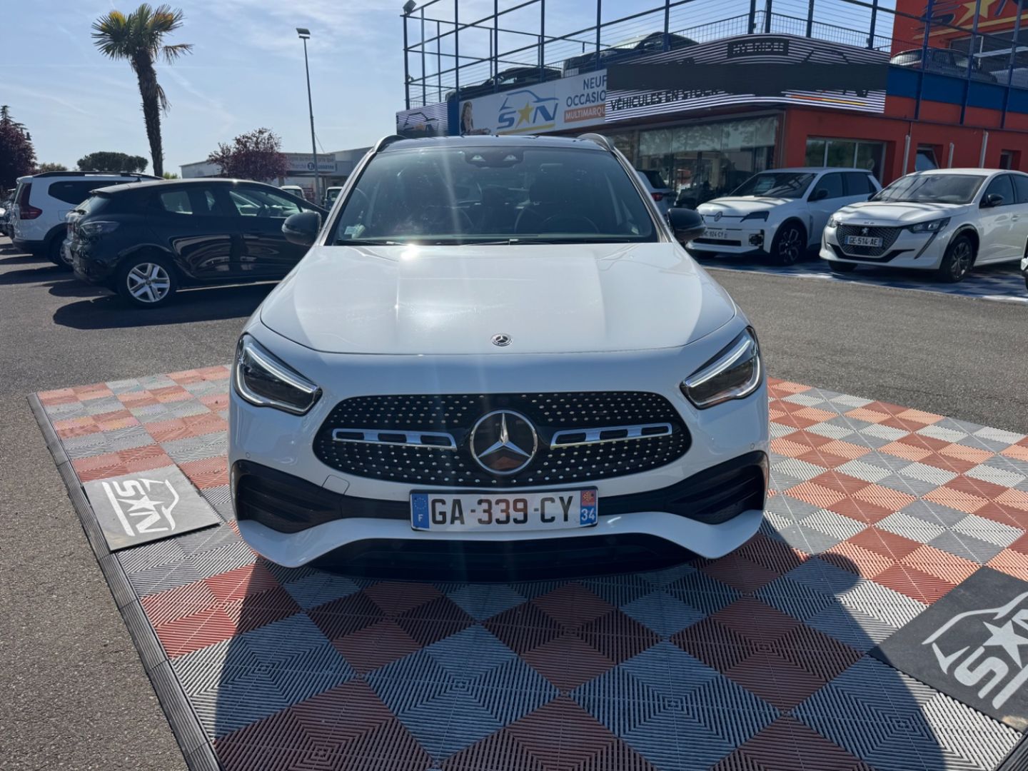 MERCEDES-BENZ GLA 200 D 150 8G-DCT AMG LINE PACK PREMIUM PLUS Toit JA 20"