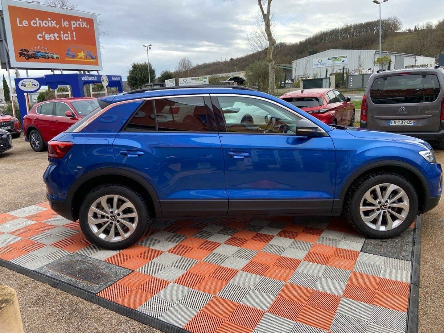 VOLKSWAGEN T-ROC - 1.0 TSI 110 BV6 LIFE PLUS JA 17" Barres
