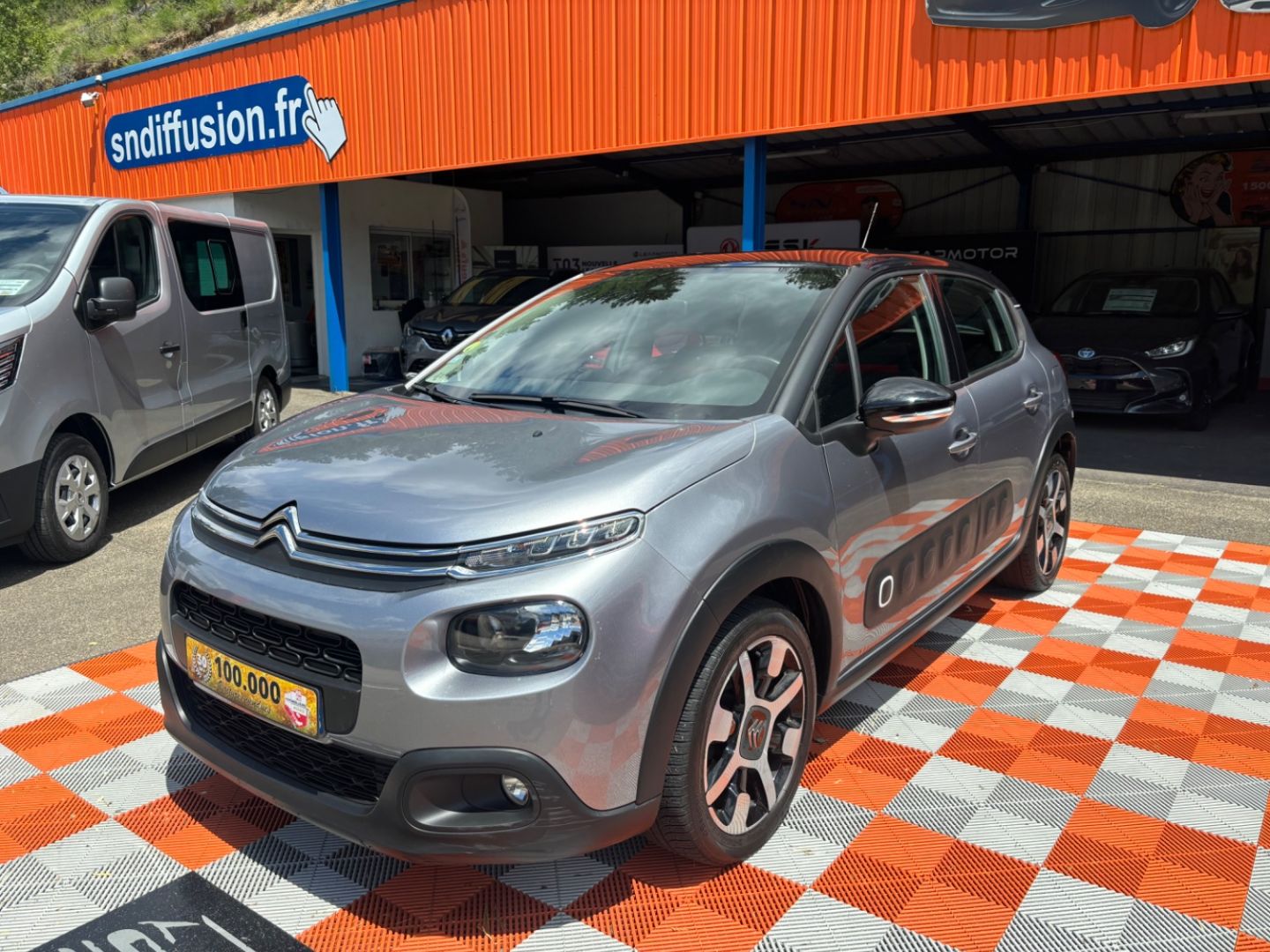 CITROEN C3 - BlueHDi 100 SHINE GPS JA 17 Cross Urban Red