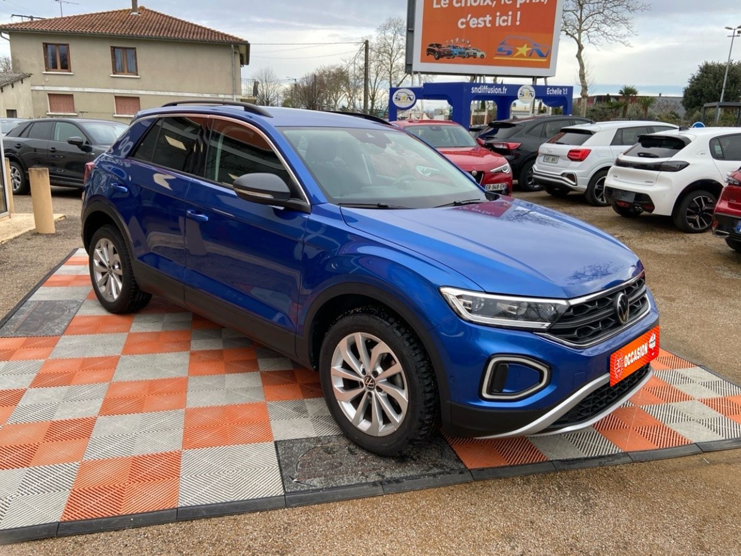 VOLKSWAGEN T-ROC - 1.0 TSI 110 BV6 LIFE PLUS JA 17" Barres