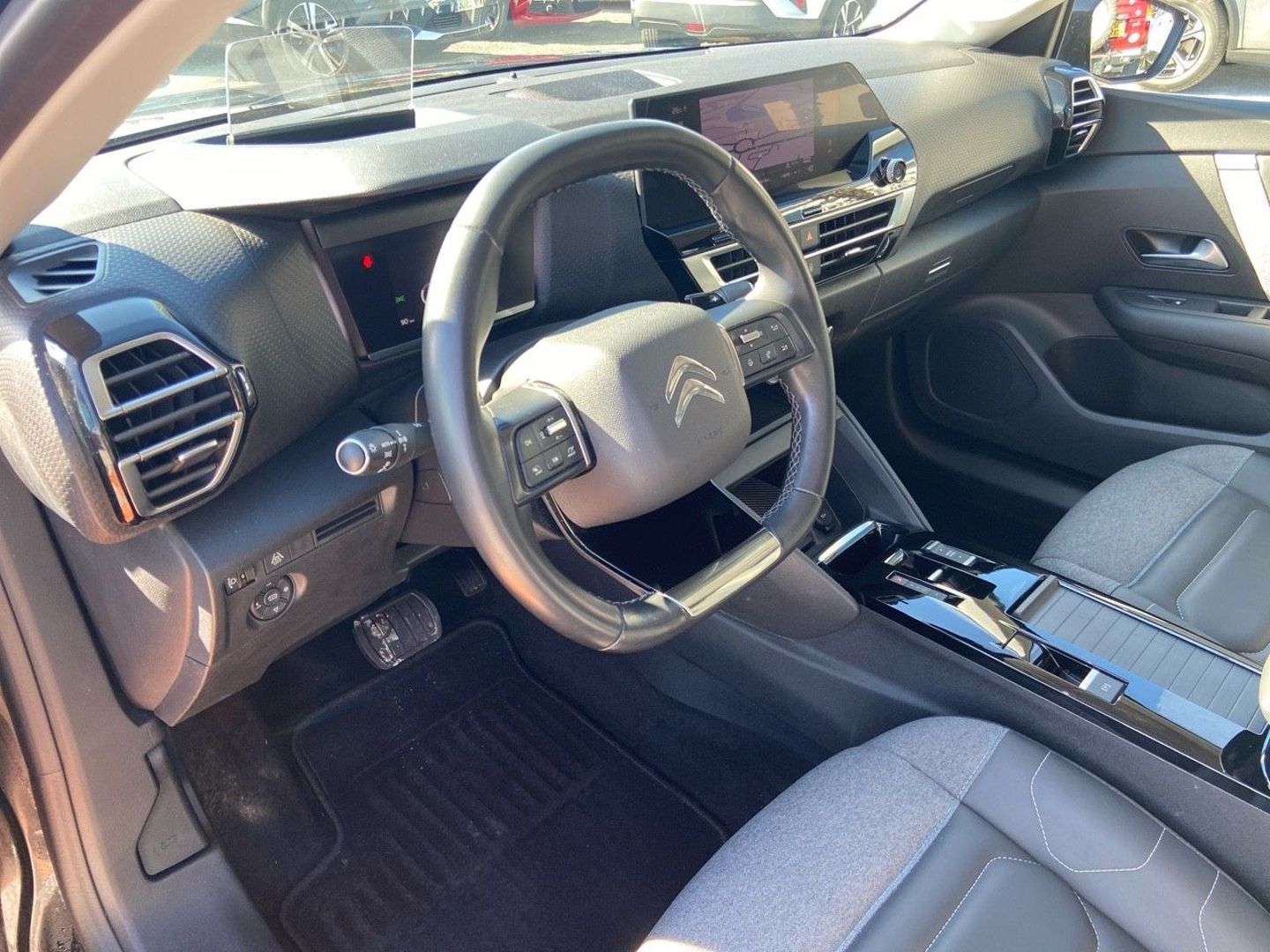 CITROEN C4 - 1.2 PURETECH 130 EAT8 SHINE 1 ère main