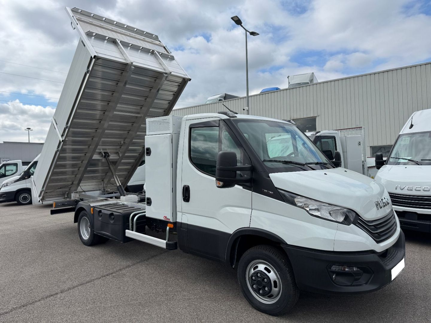IVECO DAILY - 35C16 PLATEAU BENNE