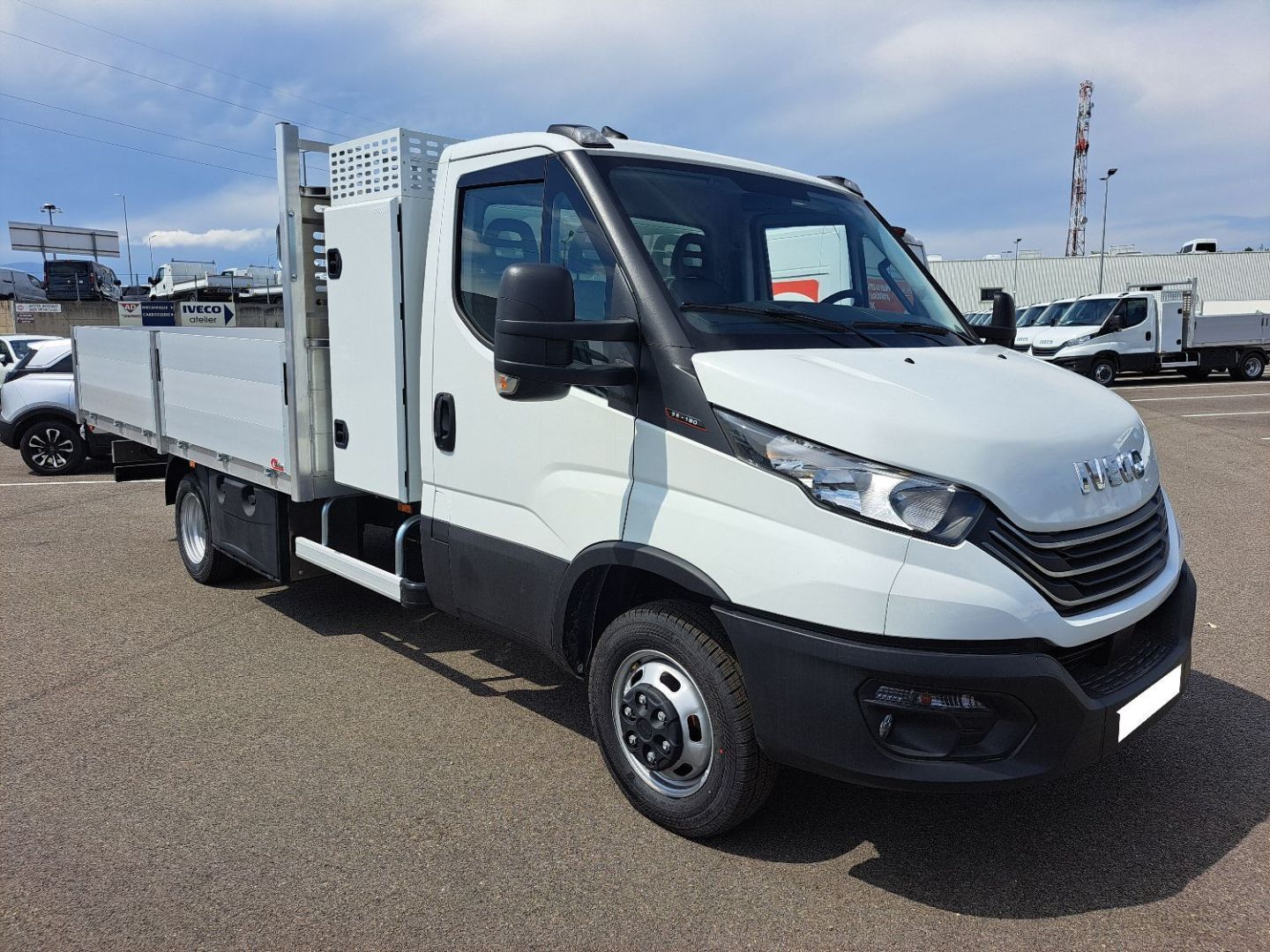 IVECO DAILY 35C18 PLATEAU COFFRE FACADIER